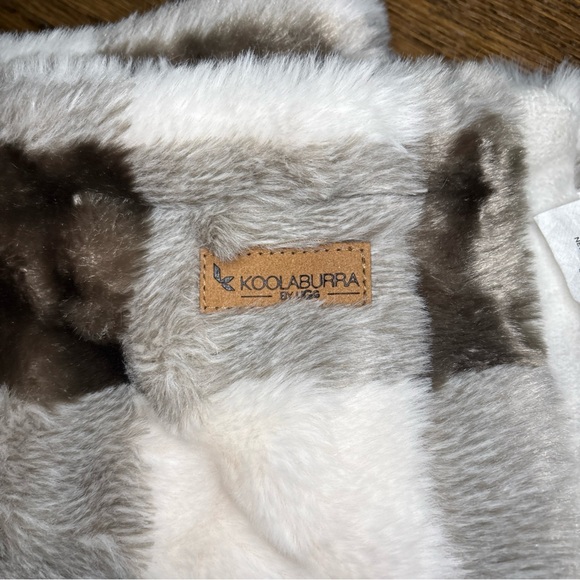 Koolaburra by UGG Faux Fur Taupe/White Checkered Table Runner ~ 70"x14” - Picture 2 of 7